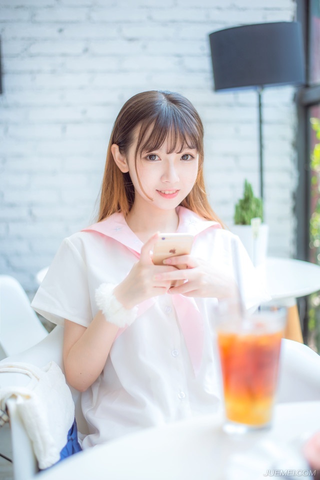 “少主，荆州军已经攻入蜀中，我等恐怕不日便要离开成都，只是成都新定，就请少主坐镇成都吧。”庞统向吕征一拱手道，倒不是敷衍，这种大型战役吕征可没参加过，而且万一有什么闪失，谁都不好交代。